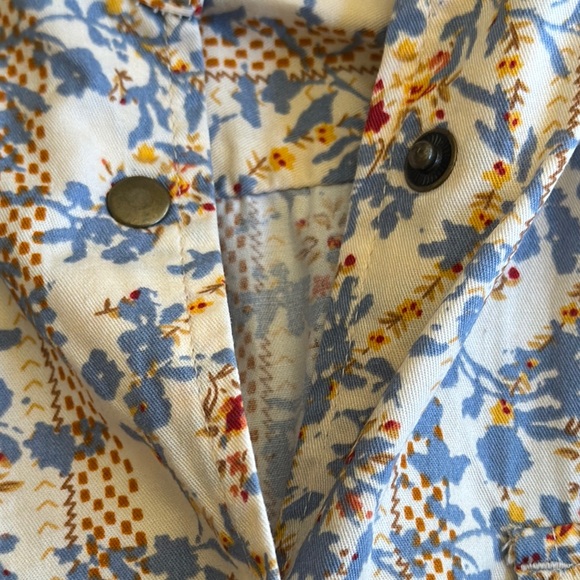 Cream Floral Snap Down Shirt - Picture 6 of 7